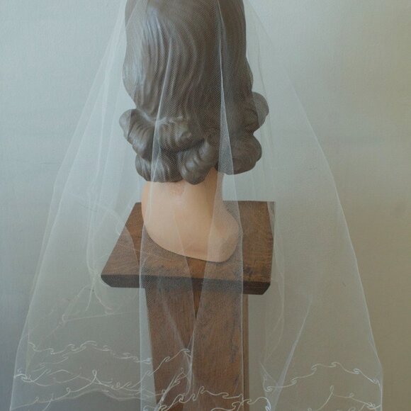 Vintage 1950's Round Drop Style Double Stitched Border Drop Wedding Veil - Picture 2 of 3